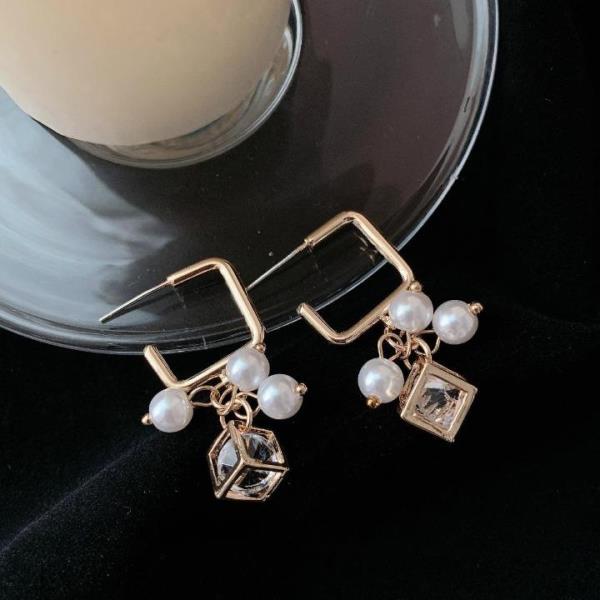 Retro Vintage White Pearl Dangle Earrings