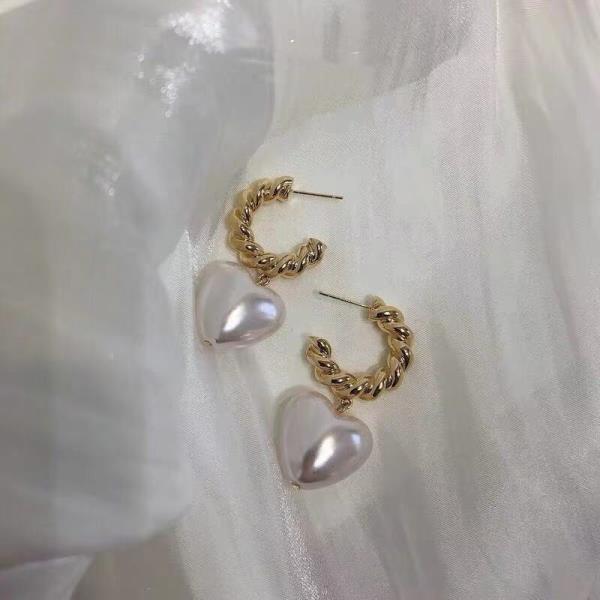 Retro White Heart Pearl Long Dangle Earrings