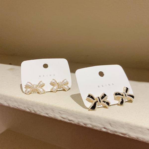 Sweet Mini Pearl Bow Studs