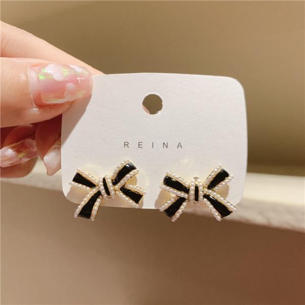 Sweet Mini Pearl Bow Studs