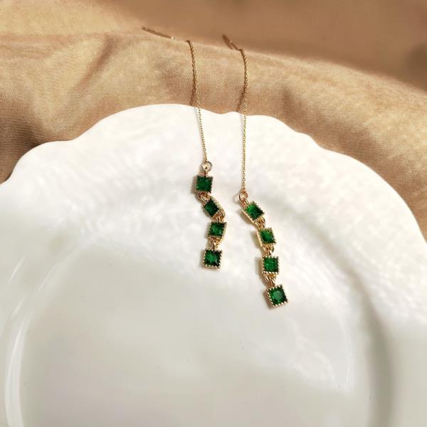 Retro Green Tassel Chain Pendant Earrings