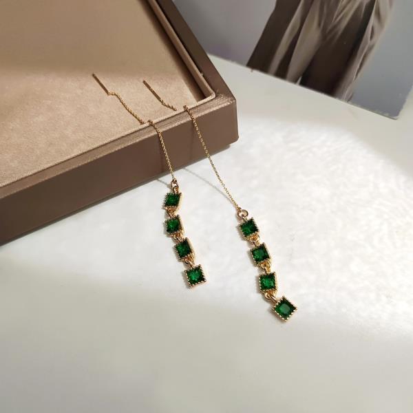 Retro Green Tassel Chain Pendant Earrings