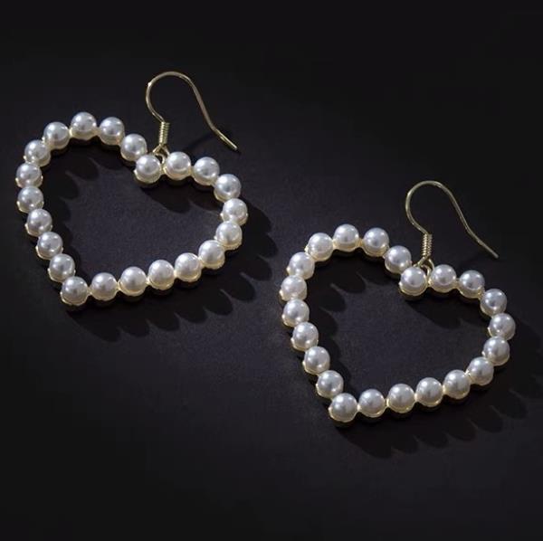 White Heart Love Pearl Dangle Earrings