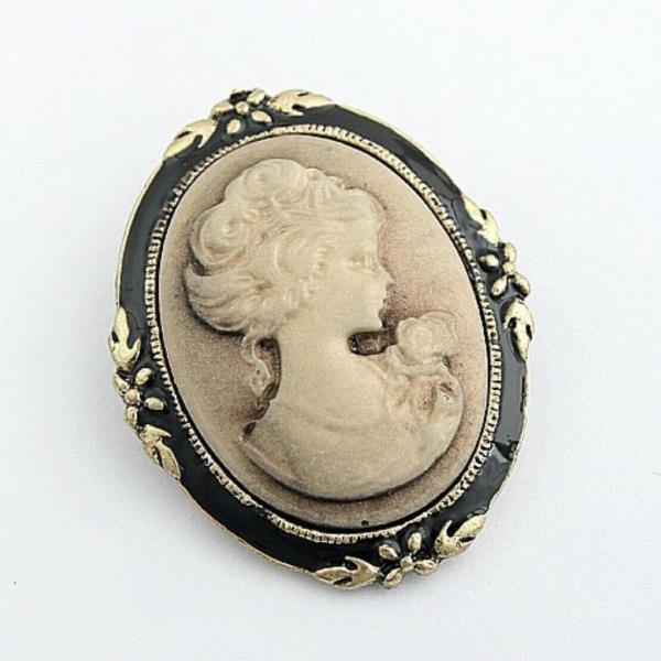 Retro Carved Queen Badger Brooch