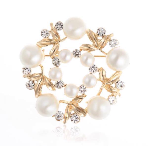 White Pearl Gold Leaf Wreath Brooch