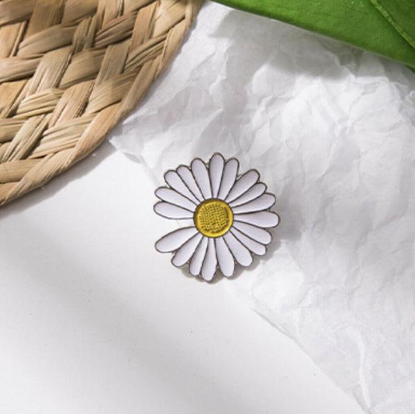 White Daisy Flower Metal Brooch