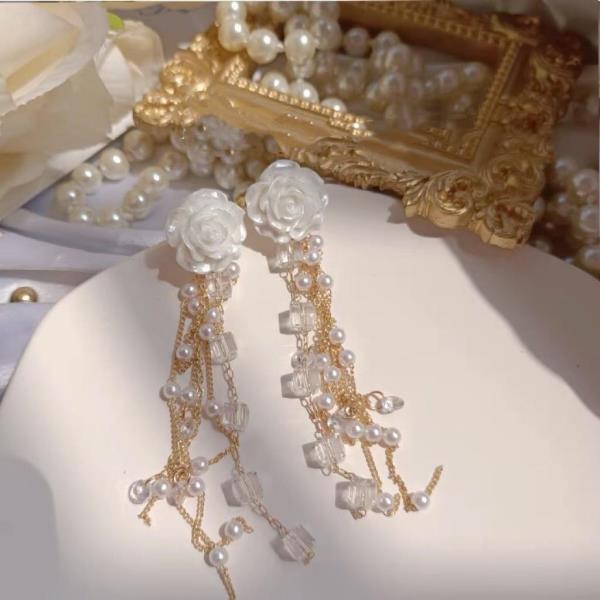 Retro Court Style Rose Pearl Tassel Earrings