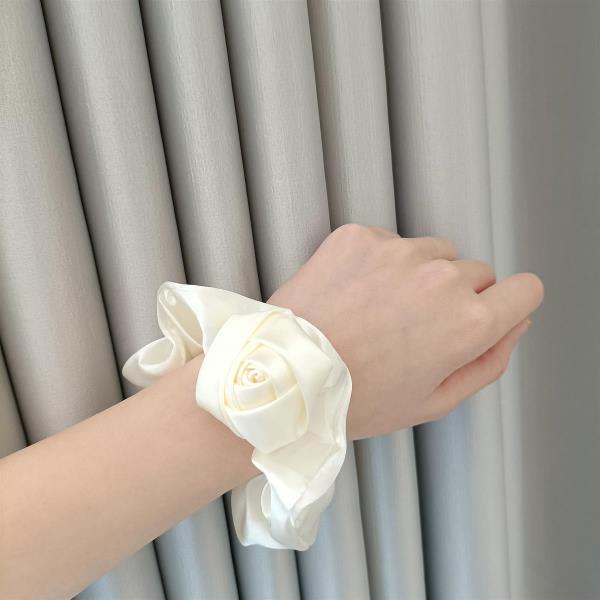 Retro White Rose Flower Scrunchies Hair Tie