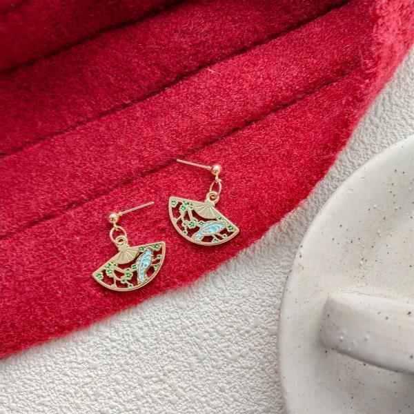 Retro Enamel Gold Fan Dangle Earrings