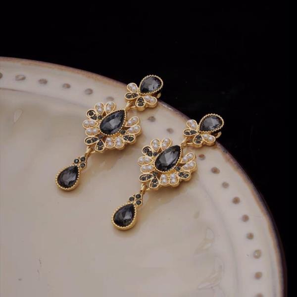 Retro Baroque Crystal Pearl Dangle Earrings