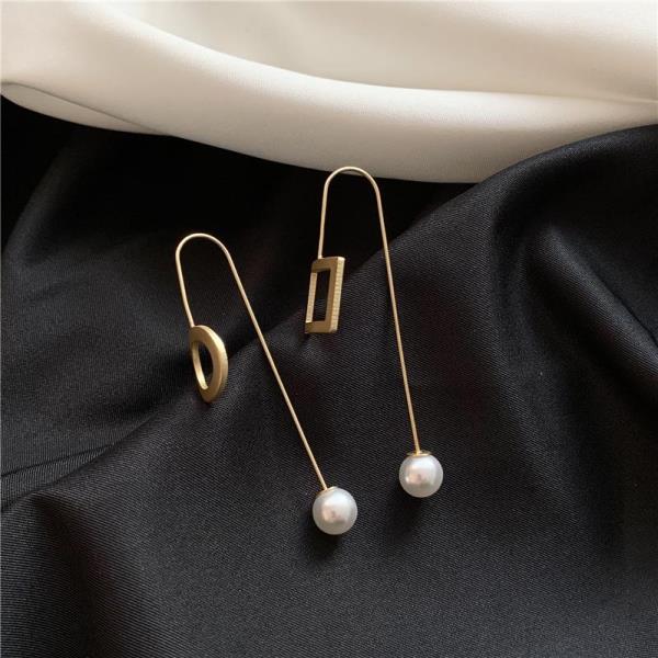 Simple Geometric Pearl Dangle Earrings