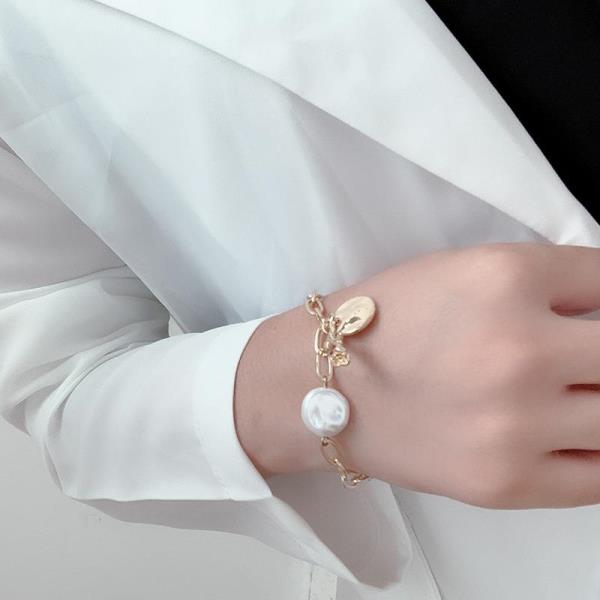 Retro Baroque White Pearl Flower Bracelet