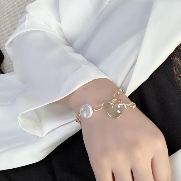 Retro Baroque White Pearl Flower Bracelet