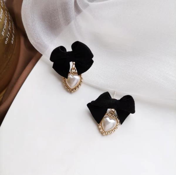 Retro Vintage Bow White Pearl Pendant Earrings