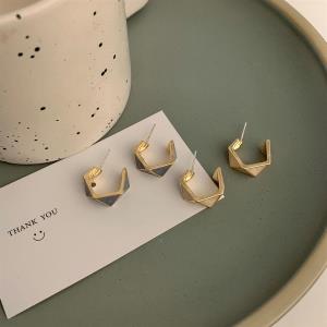 Asymmetry White Pearl Dangle Earrings