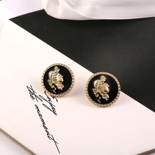 Retro Vintage Black Carved Studs