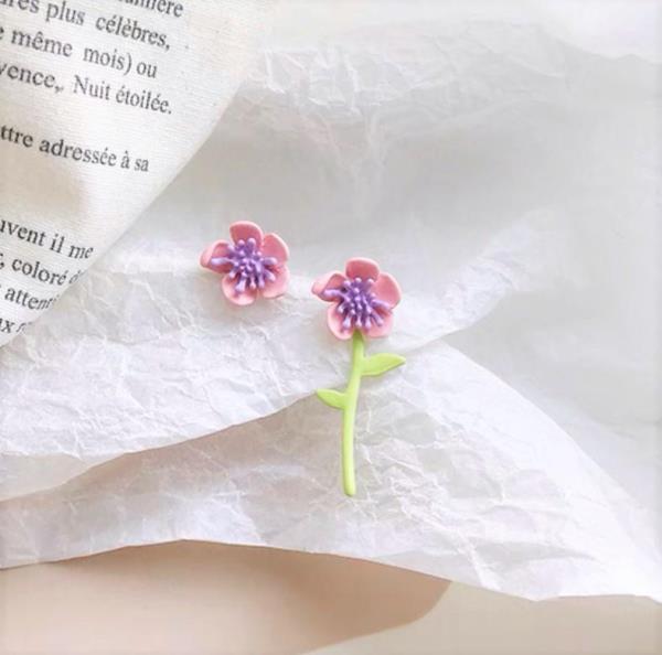 3D Painted Asymmetry Flower Earrings