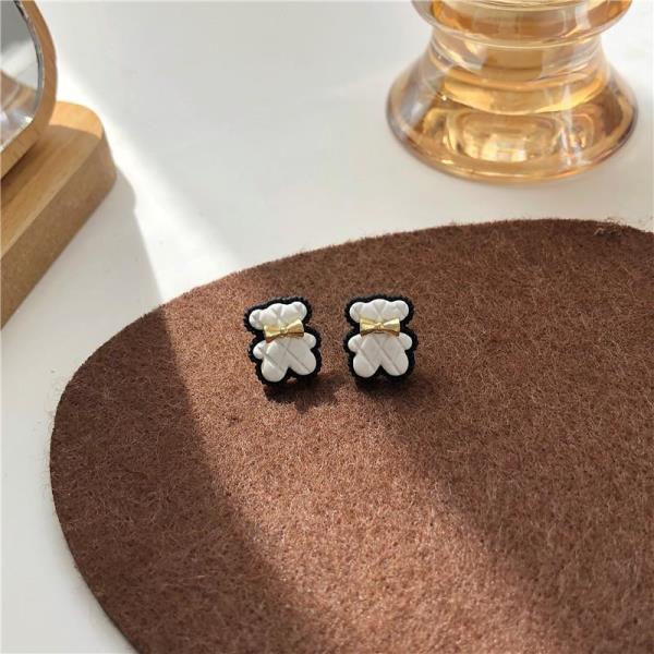 Cute Cartoon Bow Bear Studs