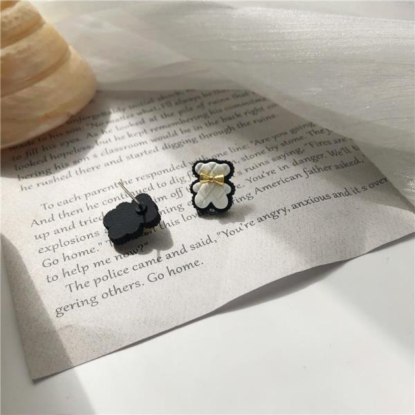 Cute Cartoon Bow Bear Studs