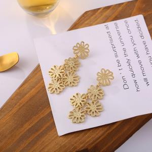 Retro Gold Daisy Flowers Dangle Earrings