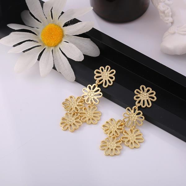 Retro Gold Daisy Flowers Dangle Earrings