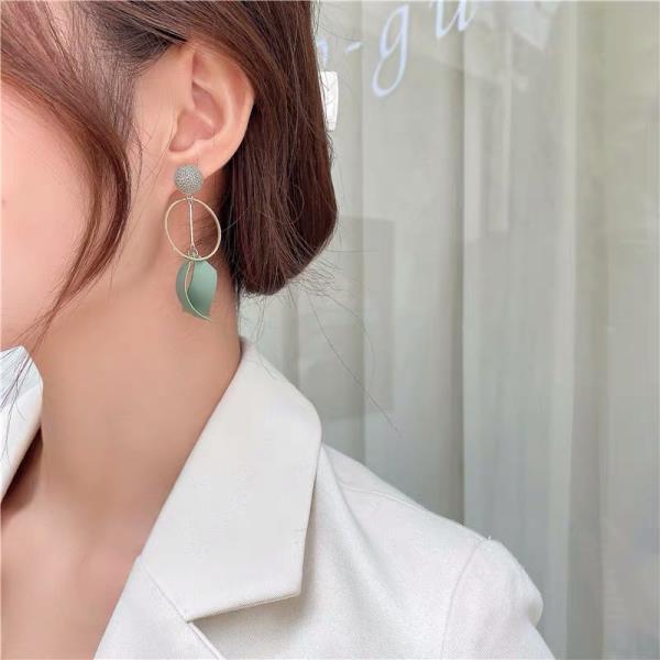 Simple Green C Shape Tassel Dangle Earrings