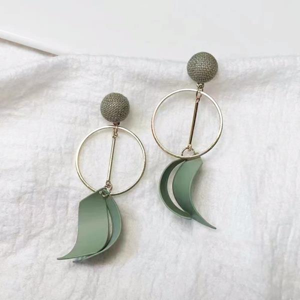 Simple Green C Shape Tassel Dangle Earrings