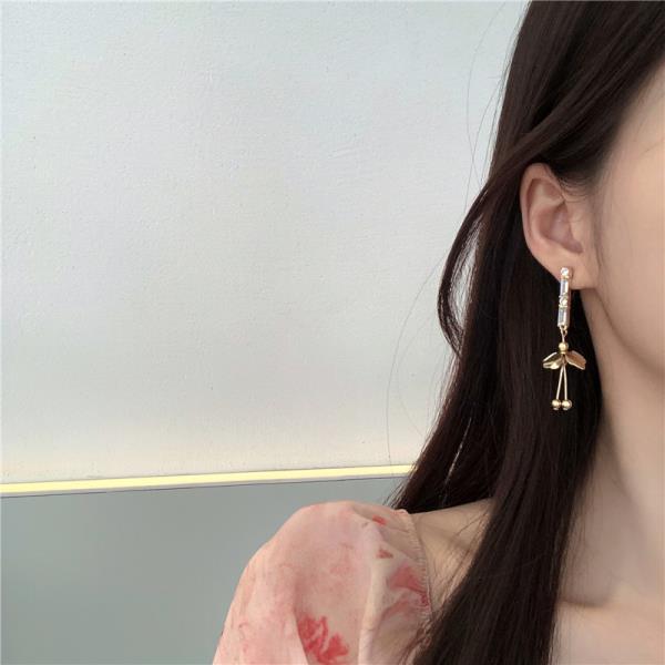 Gold Rhinestone Flower Drop Earrings