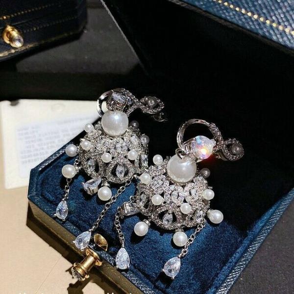 Retro Luxury 18K Platinum White Pearl Zircon Earrings