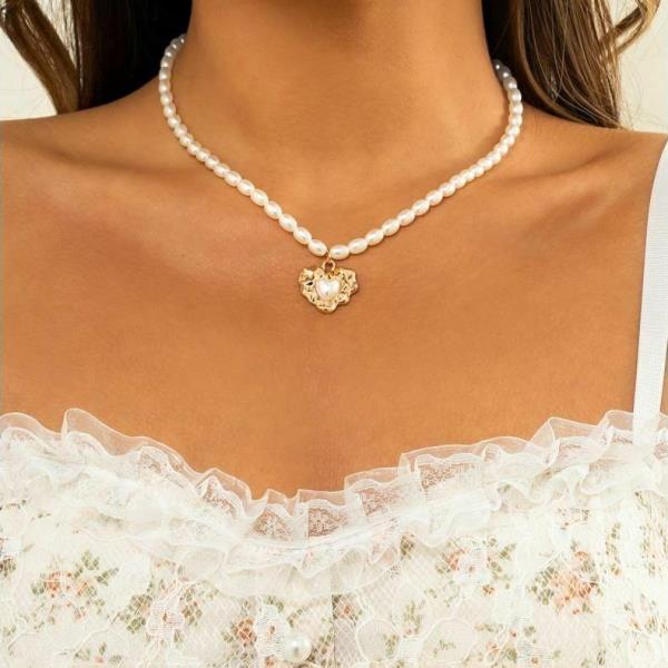 White Pearl Gold Heart Necklace