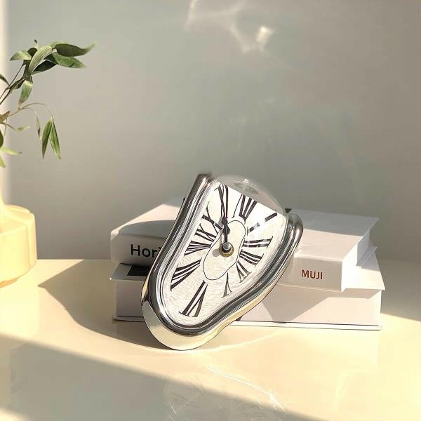 Retro Vintage Melting Silent Decoration Clock