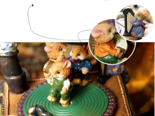 Vintage Phonograph Mouse Party Rotate Music Box