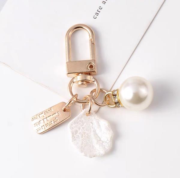 Gold Pearl Heart Shell Keyring