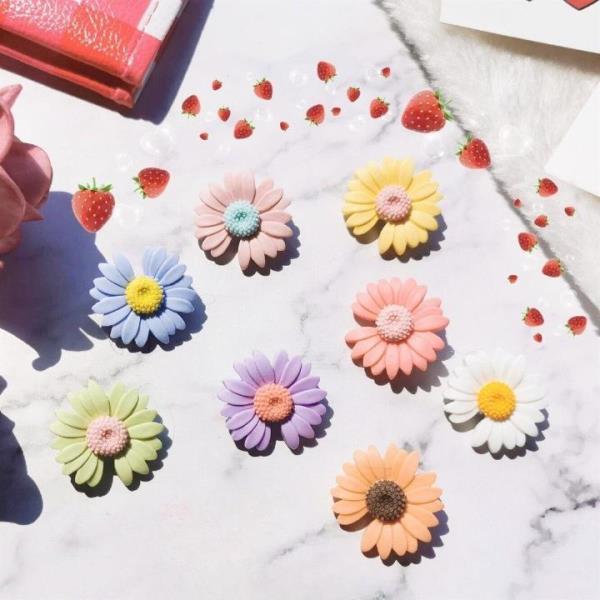 8 Fashion Daisy Flower Corsage Brooches