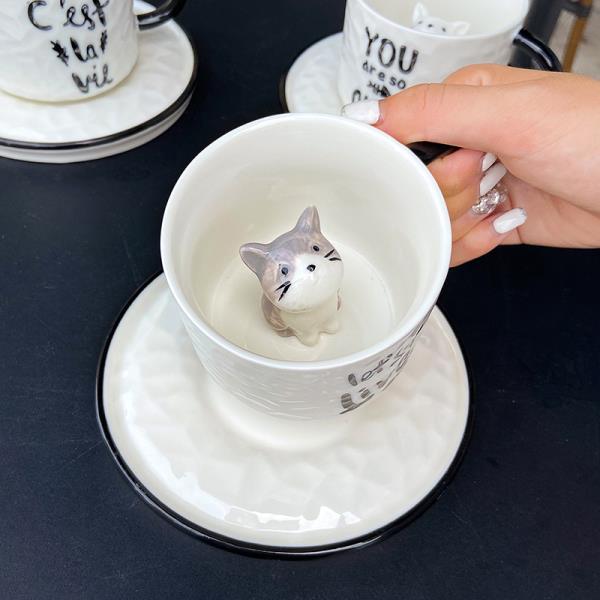 3D Cat Figurine Decorated Ceramic Cup With Plate