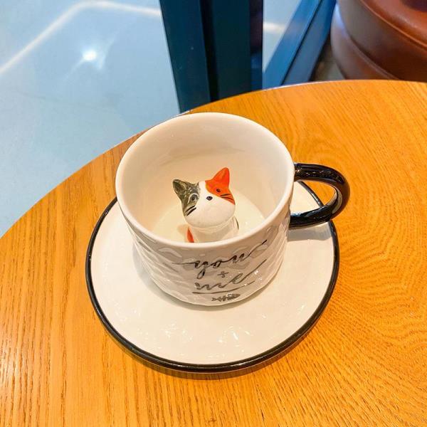 3D Cat Figurine Decorated Ceramic Cup With Plate