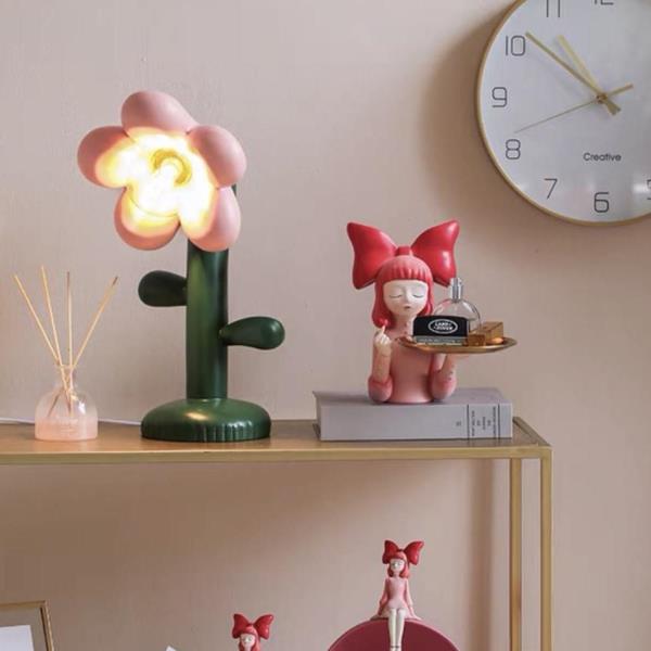 Luxury LED USB Flower Bedside Table Lamp