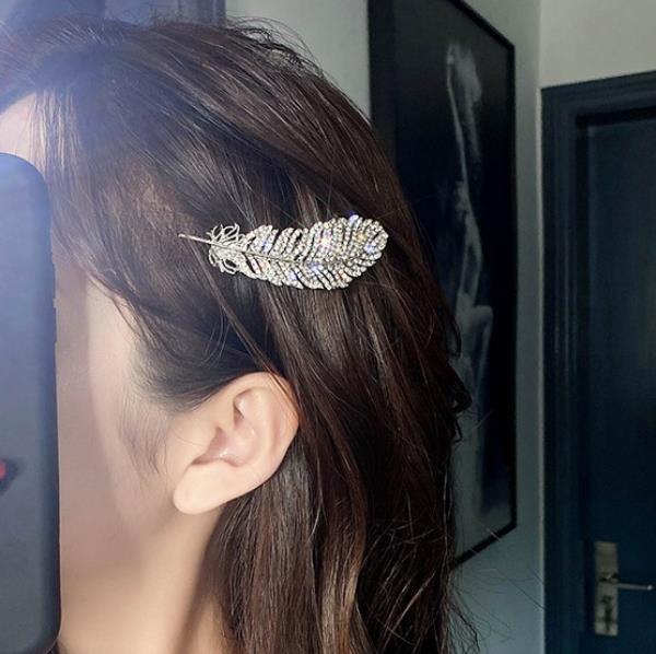 Shimmering Full Crystal Feather Hair Pin