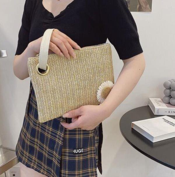 Daisy Flower Woven Straw Envelop Clutch Evening Bag