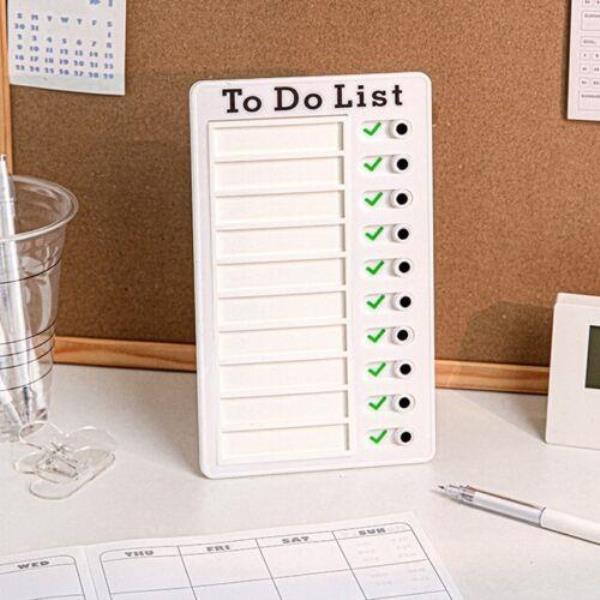 DIY Plastic Schedule Chore Todo List