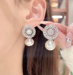 Gold Snowflake Tassel Earrings