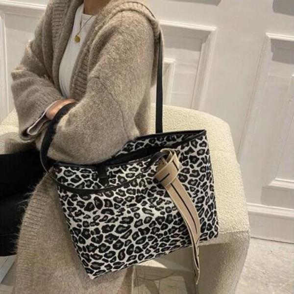 Leopard Plaid Cloth Zip Tote Bag