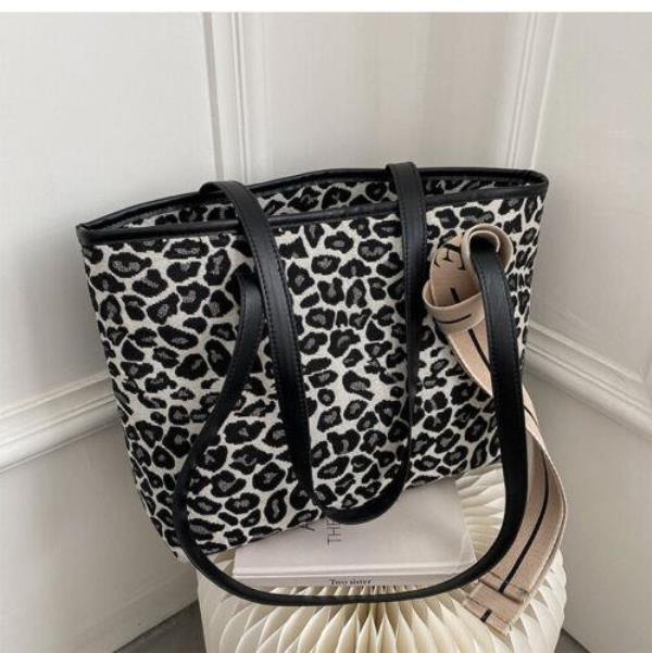 Leopard Plaid Cloth Zip Tote Bag