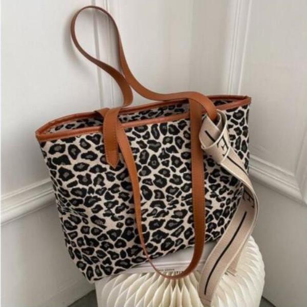 Leopard Plaid Cloth Zip Tote Bag