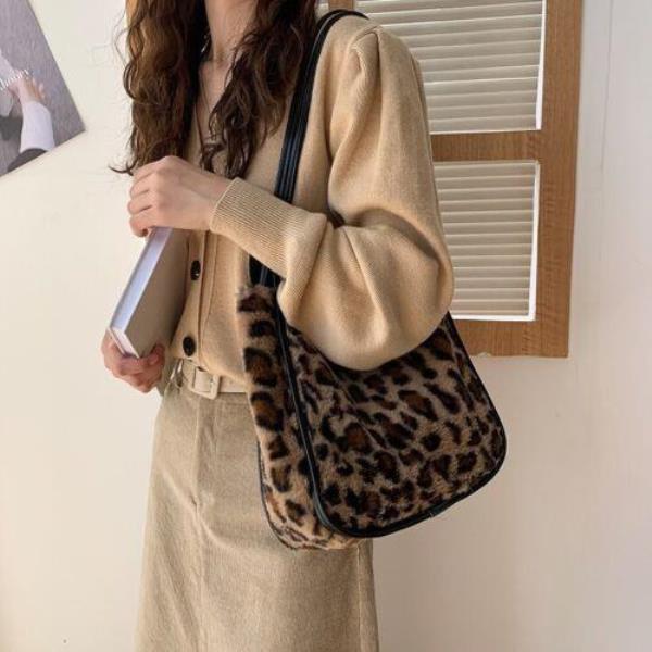 Winter Leopard Felt Medium Shoulder Bag