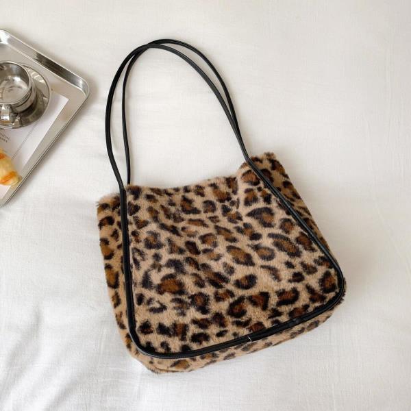 Winter Leopard Felt Medium Shoulder Bag