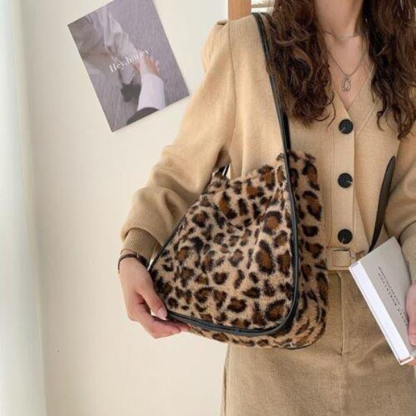 Winter Leopard Felt Medium Shoulder Bag