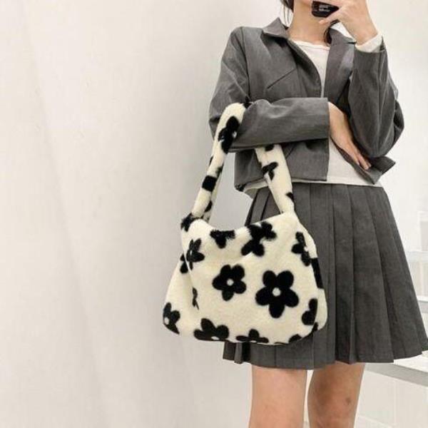 Fluffy White Flower Shoulder Bag