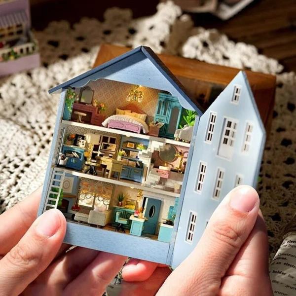 Molan House DIY Creative Handmade Miniature Dollhouse