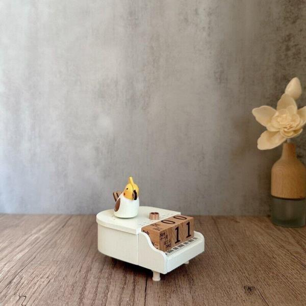 Creative Wooden Spin Figurine Desktop Calendar Music Box